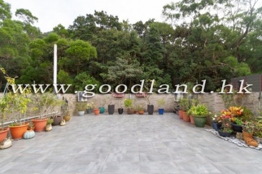 【清水灣花園屋苑住宅出售】天台・交通便利